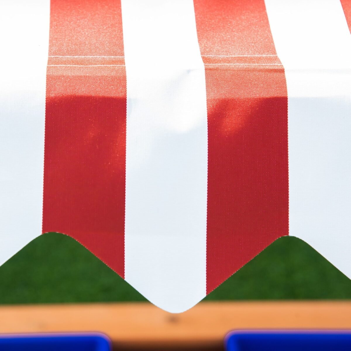 Medine-smelio-deze-su-stogeliu-vaikams-107.5-x-107.5-x-110-cm-8