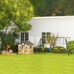 Medinis vaikiškas žaidimų namelis su suoliuku ir gėlių vazonų laikikliu