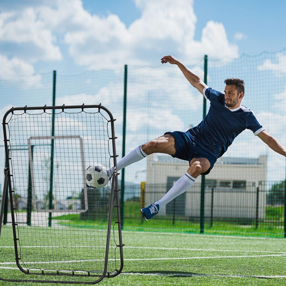 Reguliuojamo kampo ir aukščio futbolo treniruočių tinklas