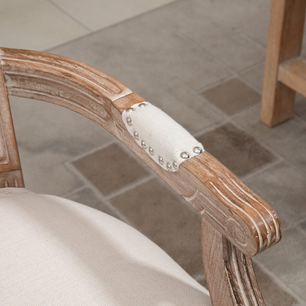 Antikinio dizaino valgomojo kėdė su masyvo rėmu