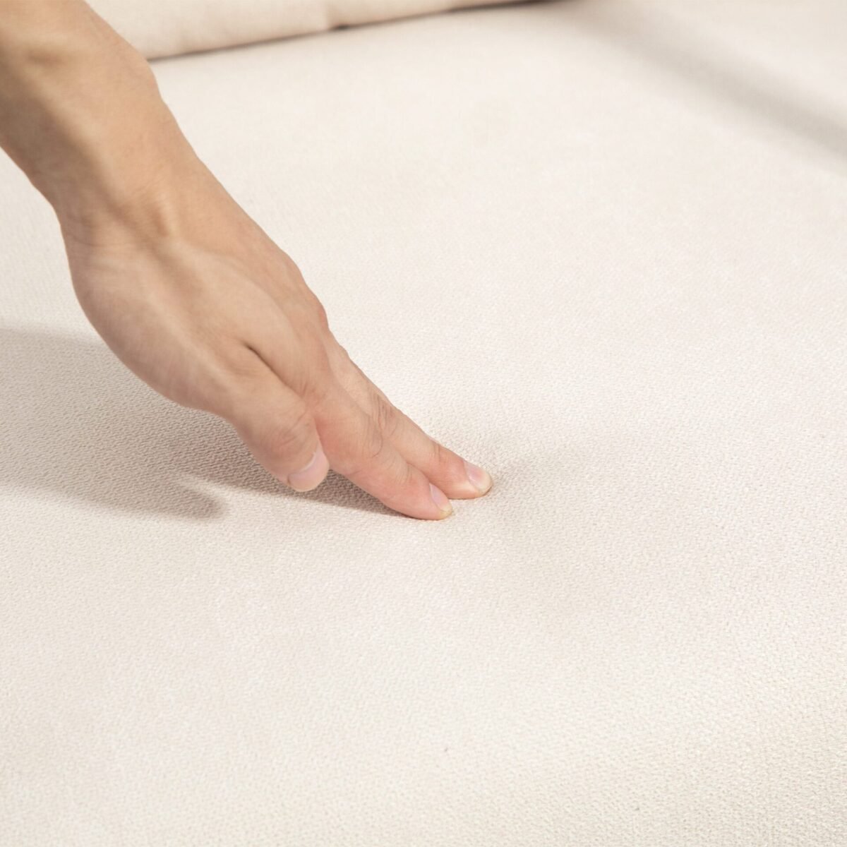 Supamas krėslas su pufu, minkštais apmušalais ir lino imitacijos audiniu