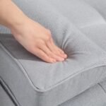 Triju-vietu-miegamosios-sofos-su-islankstomu-staliuku-ir-gerimu-laikikliais-9