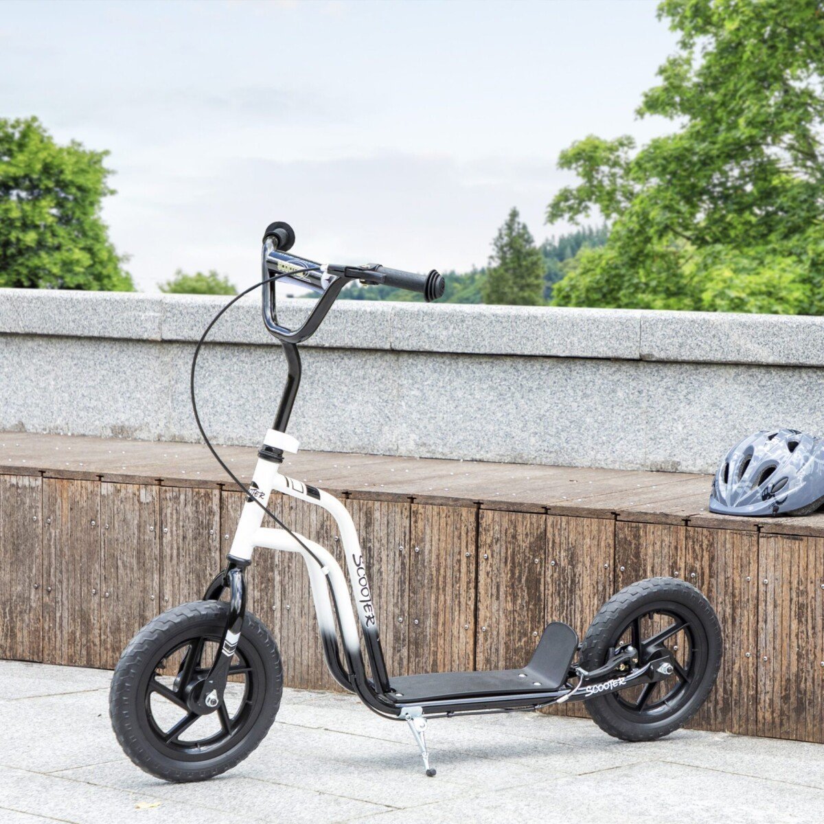 Vaikiškas paspirtukas reguliuojamu vairu dideliais ratais