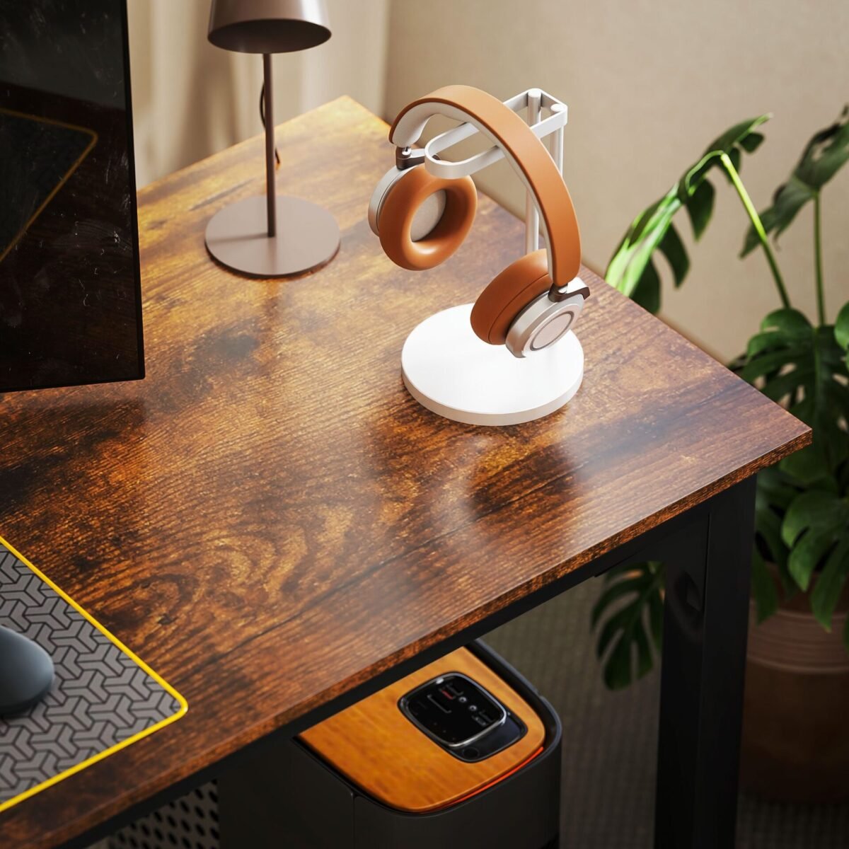 Erdvus kaimiško stiliaus rašomasis stalas