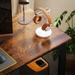 Erdvus kaimiško stiliaus rašomasis stalas