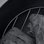 Medžio kelmo dizaino ugniavietė su dangčiu nuo žiežirbų