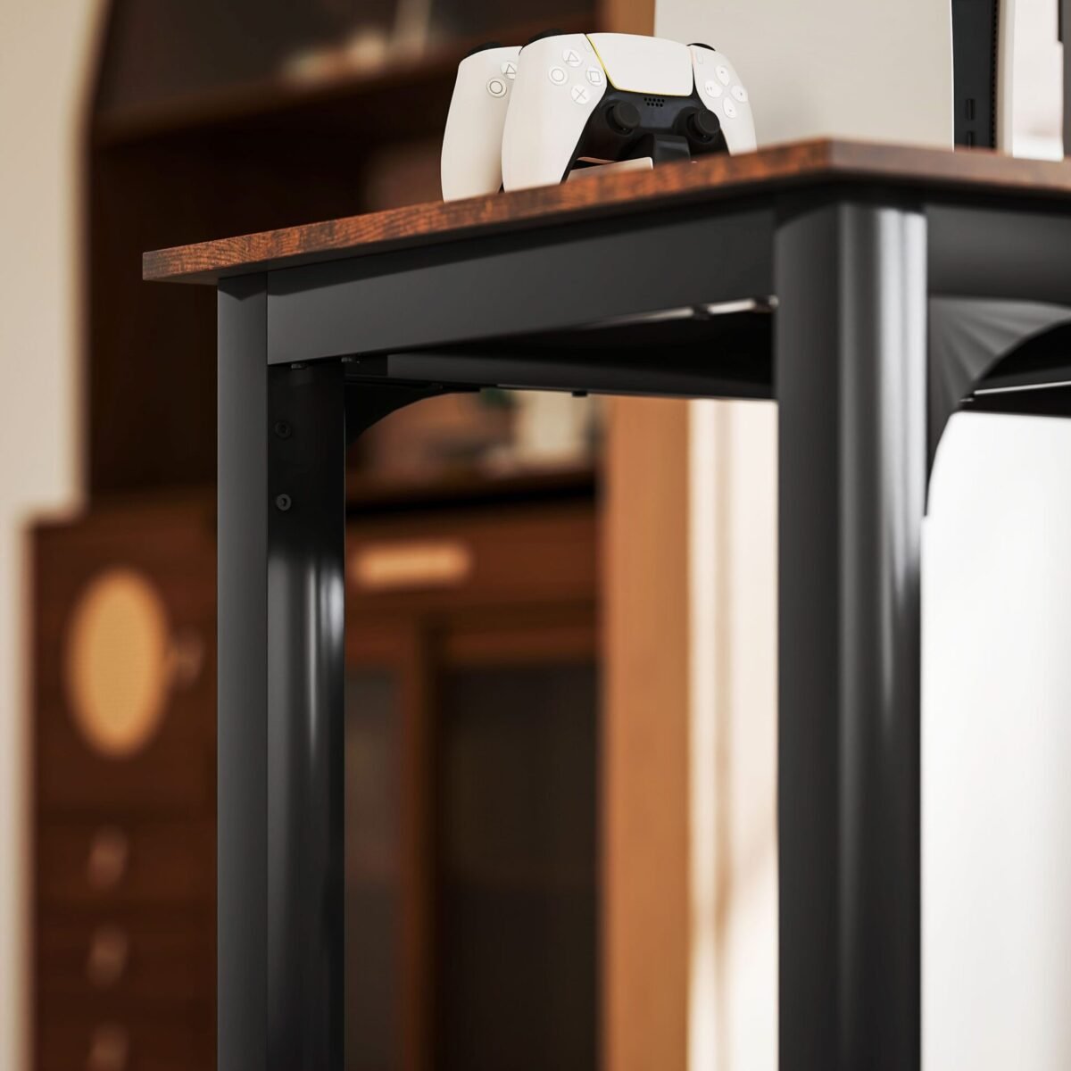 Erdvus kaimiško stiliaus rašomasis stalas