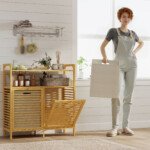 Bambukinė skalbinių spintelė su dviem išimamais krepšiais ir dviem lentynomis