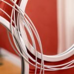 Dekoratyvinis sieninis veidrodžių rinkinys su metaliniais rėmeliais