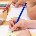 Delta trikampiai pieštukai 12 spalvų metalinėje dėžutėje