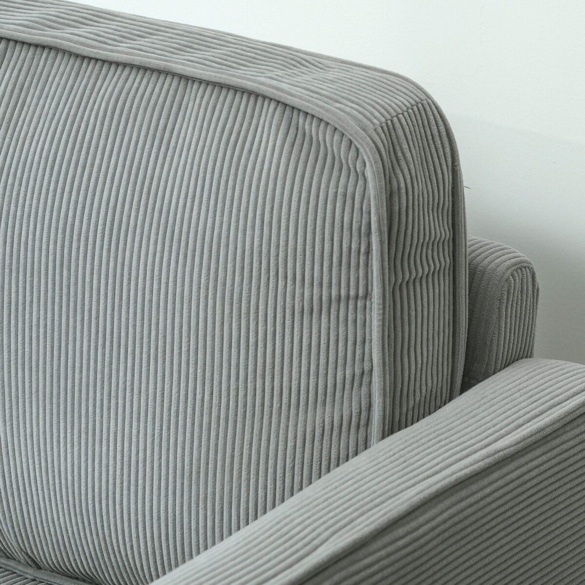 Dviviete-sofa-su-daiktadeze-ir-medinemis-kojomis-9