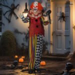 Helovino dekoracija: stovintis animatroninis klounas, 173 cm, su garso aktyvacija ir judančiomis dalimis