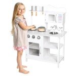 Medinė virtuvė Amelija su priedais