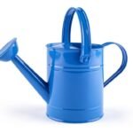 Mėlynas metalinis laistytuvas vaikams