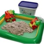 NaturSand kinetinio smėlio rinkinys su formelėmis ir smėlio dėže, 3 kg
