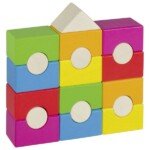 Spalvota piramidė-bokštas