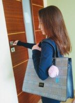 Violetinis pakabukas su undinėlės uodega ir kutu