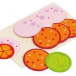 Žaisliniai mėsos gaminiai su lentele sumuštiniams