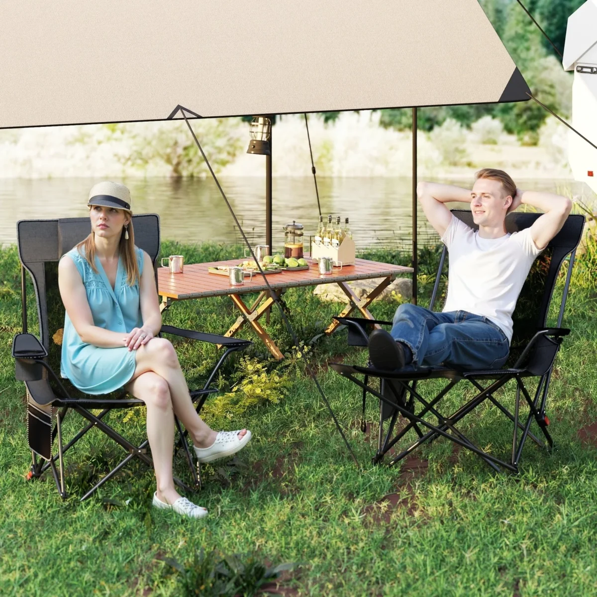 Sulankstomas lauko krėslas su atlenkiama atrama ir kojų atrama (Pilka)