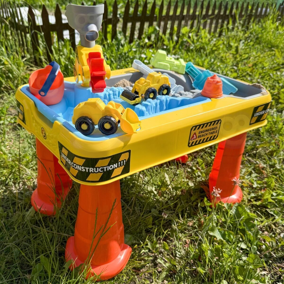 Smėlio ir vandens stalas statybų tema su 4 mašinėlėmis – Paveikslėlis 2