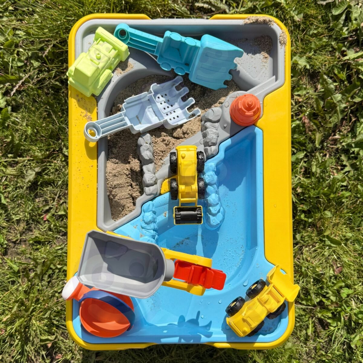 Smėlio ir vandens stalas statybų tema su 4 mašinėlėmis – Paveikslėlis 3