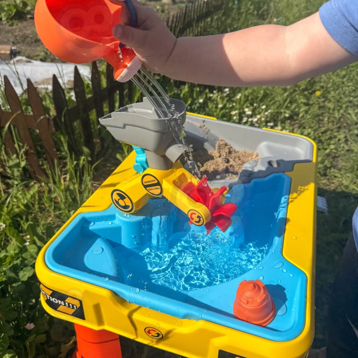 Smėlio ir vandens stalas statybų tema su 4 mašinėlėmis – Paveikslėlis 4