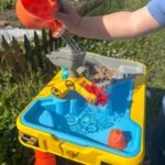 Smėlio ir vandens stalas statybų tema su 4 mašinėlėmis – Paveikslėlis 4