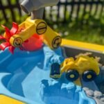 Smėlio ir vandens stalas statybų tema su 4 mašinėlėmis – Paveikslėlis 6