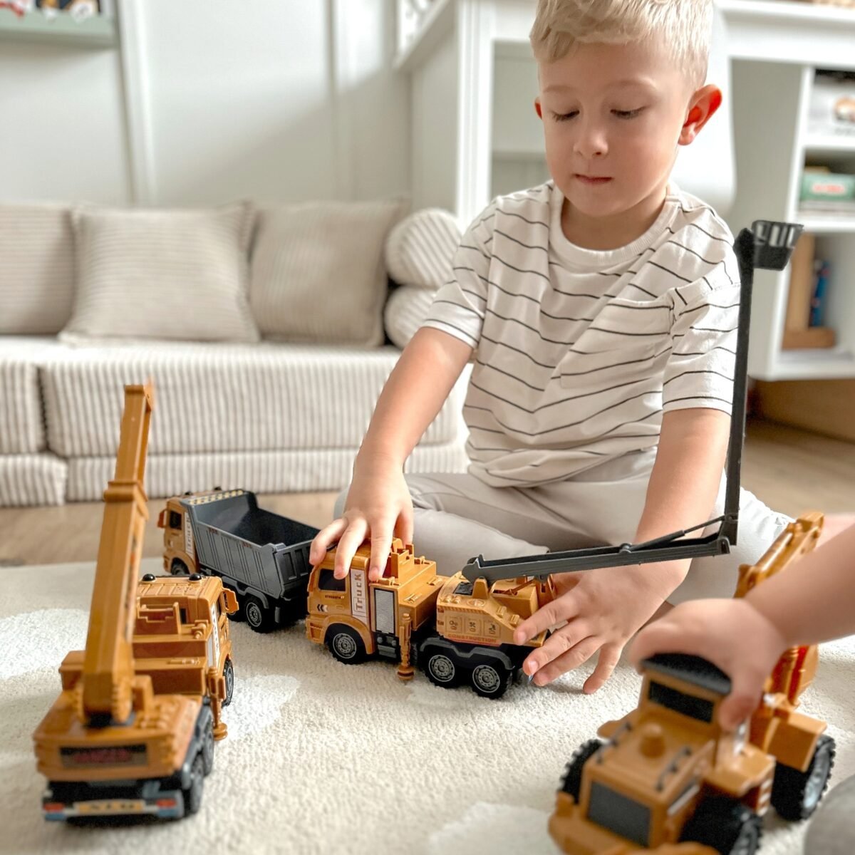 6 dalių didelių statybinių mašinų rinkinys – Paveikslėlis 8