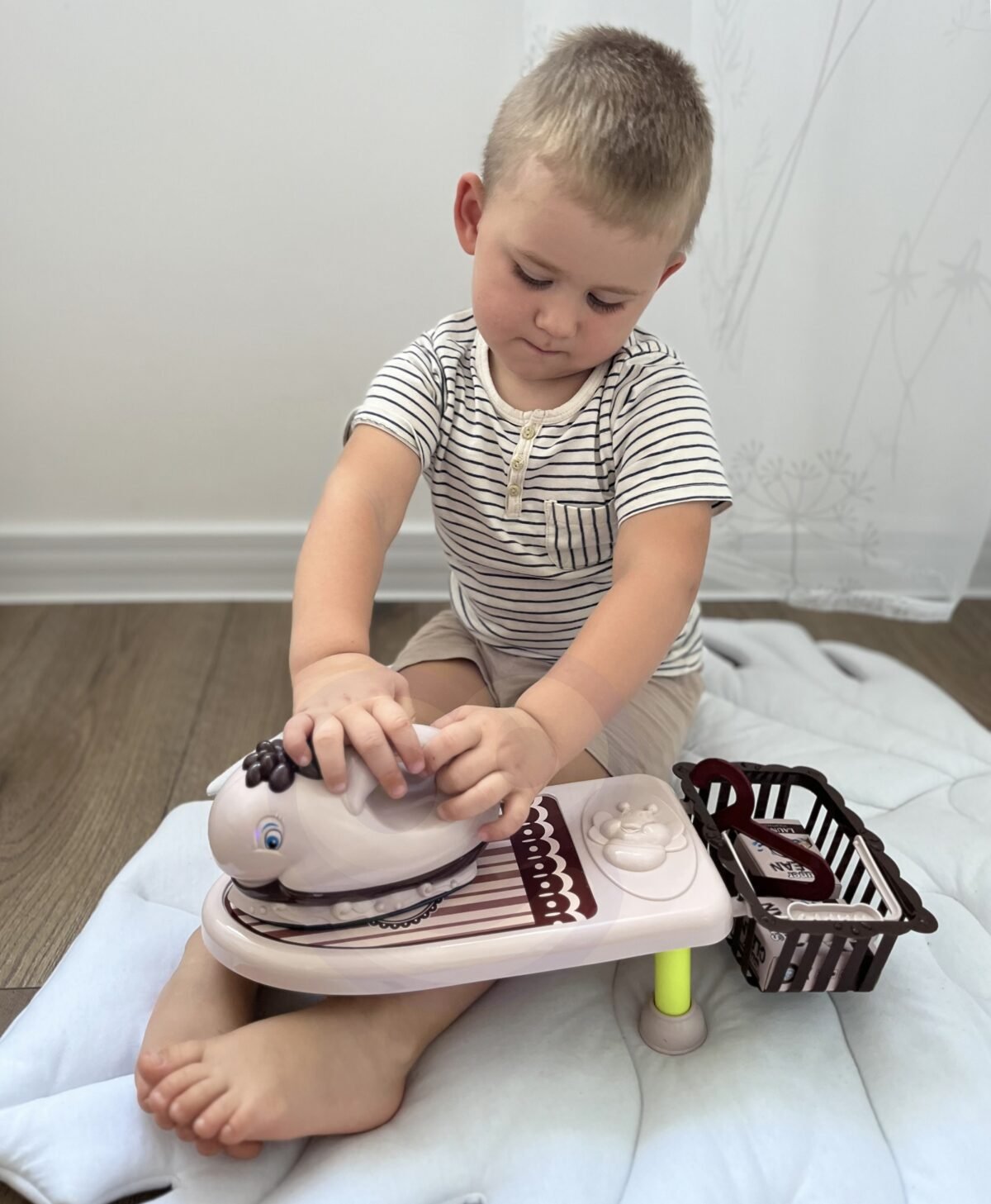 7 dalių lyginimo rinkinys su lygintuvu, lenta ir šviesos bei garso efektais – Paveikslėlis 3