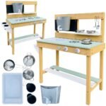 Didelė medinė virtuvėlė su vandens ir smėlio zona