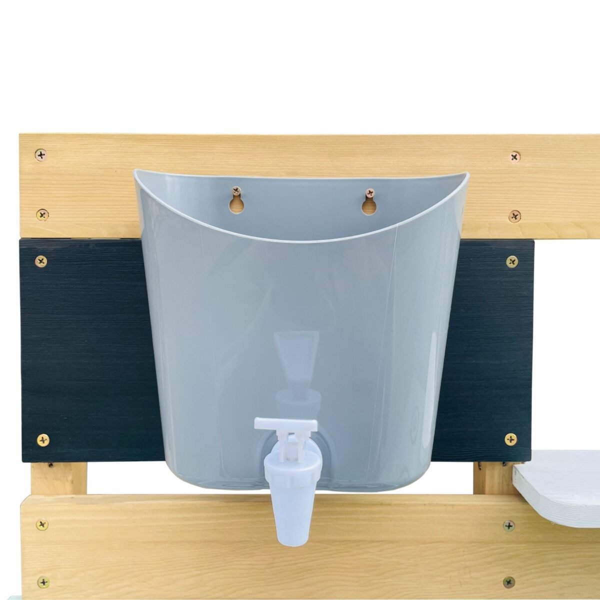 Didelė medinė virtuvėlė su vandens ir smėlio zona – Paveikslėlis 7