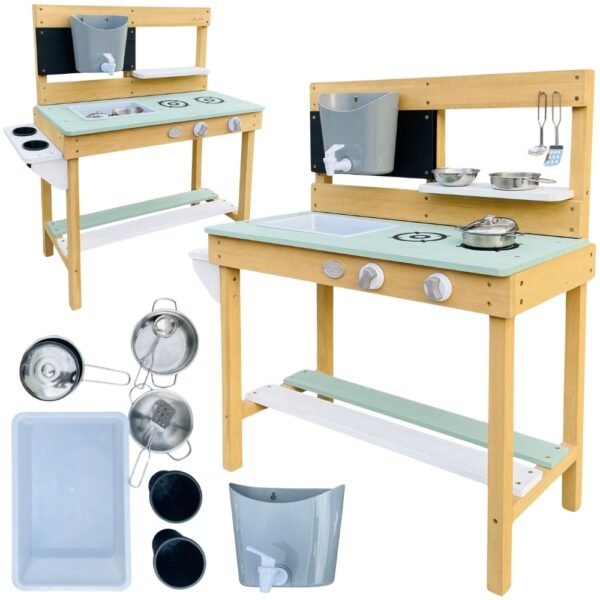 Didelė medinė virtuvėlė su vandens ir smėlio zona