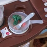 Didelė vaikiška žaidimų virtuvėlė su garsais, šviesomis ir priedais – Paveikslėlis 11