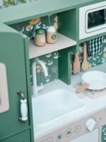 Didelė medinė virtuvėlė vaikams su indaplove ir rašymo lenta – Paveikslėlis 12