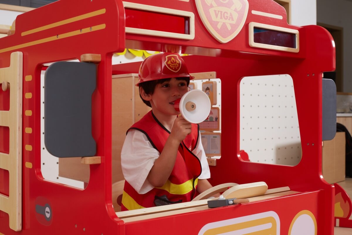 Didelis medinis gaisrinis automobilis – ugniagesių žaidimų centras su priedais – Paveikslėlis 12