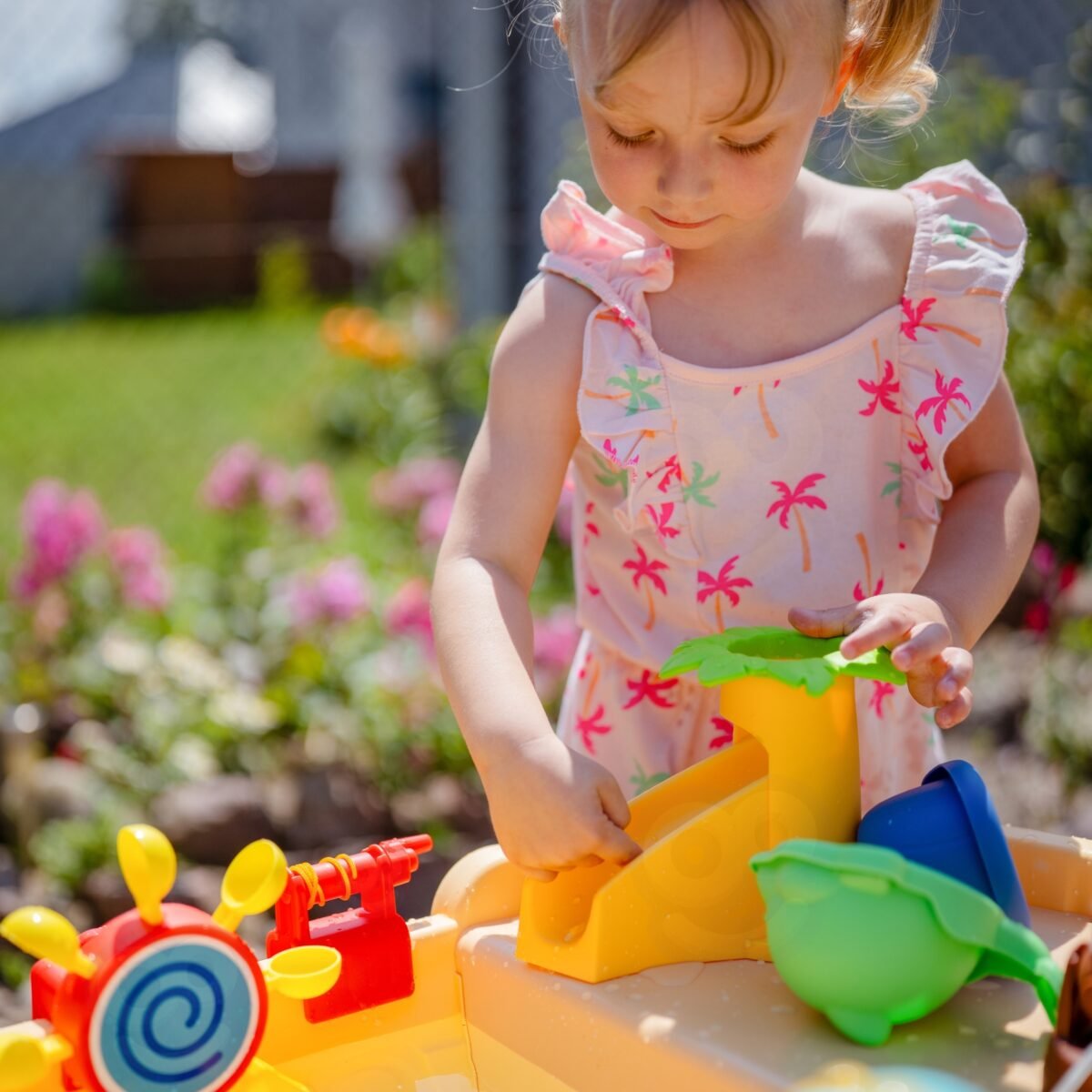 Vandens ir smėlio stalas su skėčiu ir burbulų mašina – Paveikslėlis 4