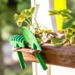 Eco sodo namelis su rusiavimo sistema pauksciu lesyklele ir saules baterijos imitacija 18