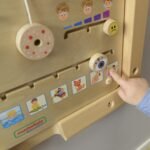 Edukacinė lenta emocijoms pažinti su keičiamais veido bruožais – Paveikslėlis 4