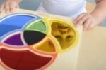 Edukacinė lenta su spalvotais veidrodėliais spalvų pažinimui