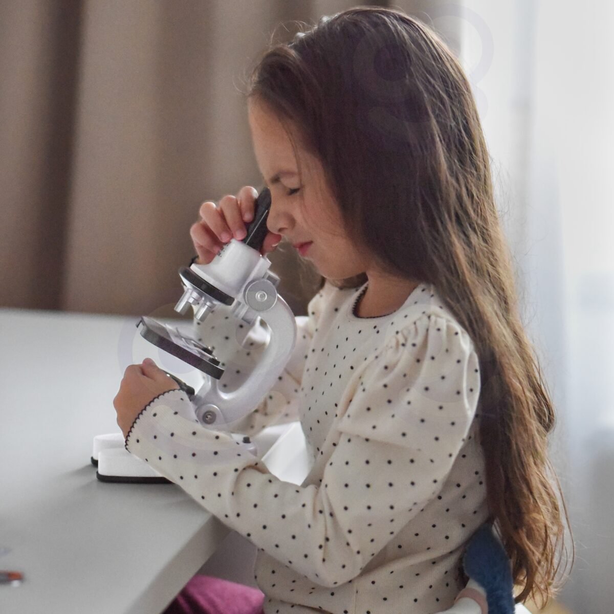 Edukacinis skaitmeninis mikroskopas su LED apšvietimu, telefono laikikliu ir 1200x didinimu – Paveikslėlis 5