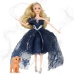 tamsiai mėlyna suknele ir šuniuku