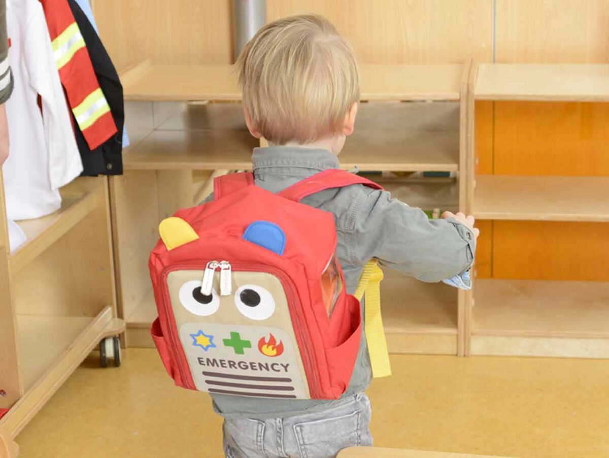 Gelbėjimo centro rinkinys kuprinėje su figūrėlėmis ir mašinėlėmis – Paveikslėlis 5