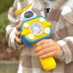 Geltonas astronauto burbulų leistuvas su šviesomis ir virvele – Paveikslėlis 3