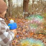 Geltonas astronauto burbulų leistuvas su šviesomis ir virvele – Paveikslėlis 4