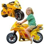 Geltonas sportinis paspirtukas-motociklas