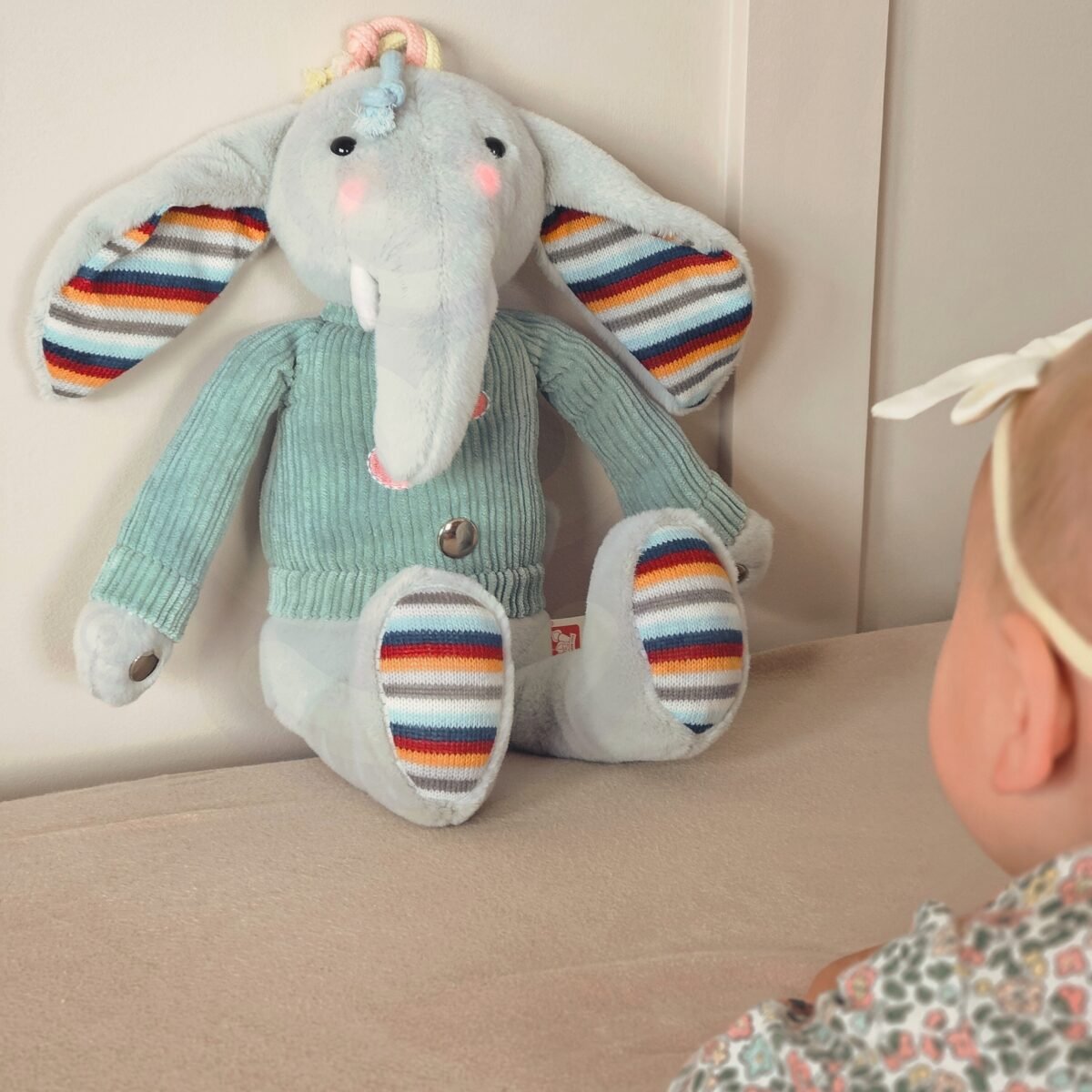 Grojantis ir šviečiantis pliušinis drambliukas – Paveikslėlis 2