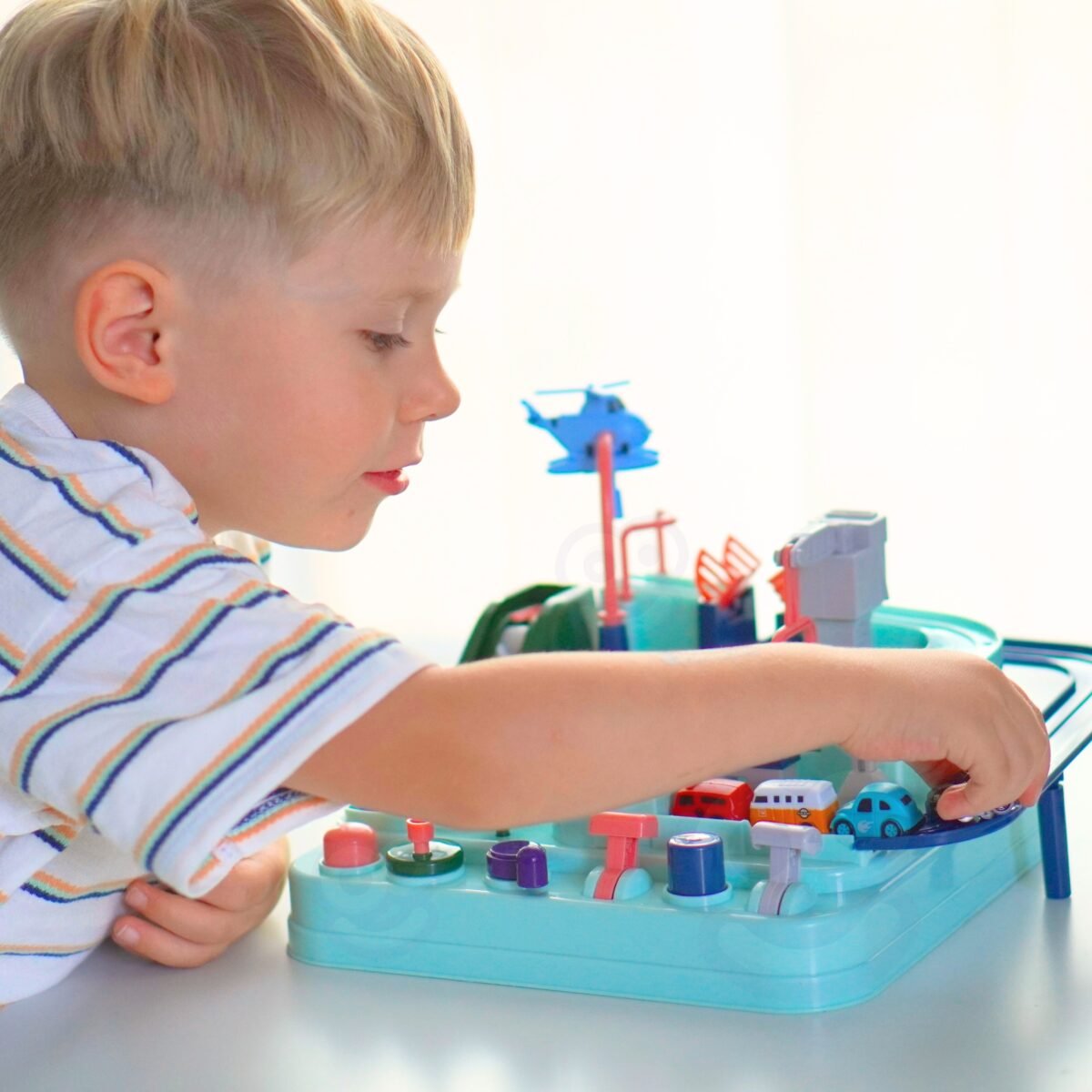 Interaktyvi automobilių kliūčių trasa su 4 mašinėlėmis – Paveikslėlis 2