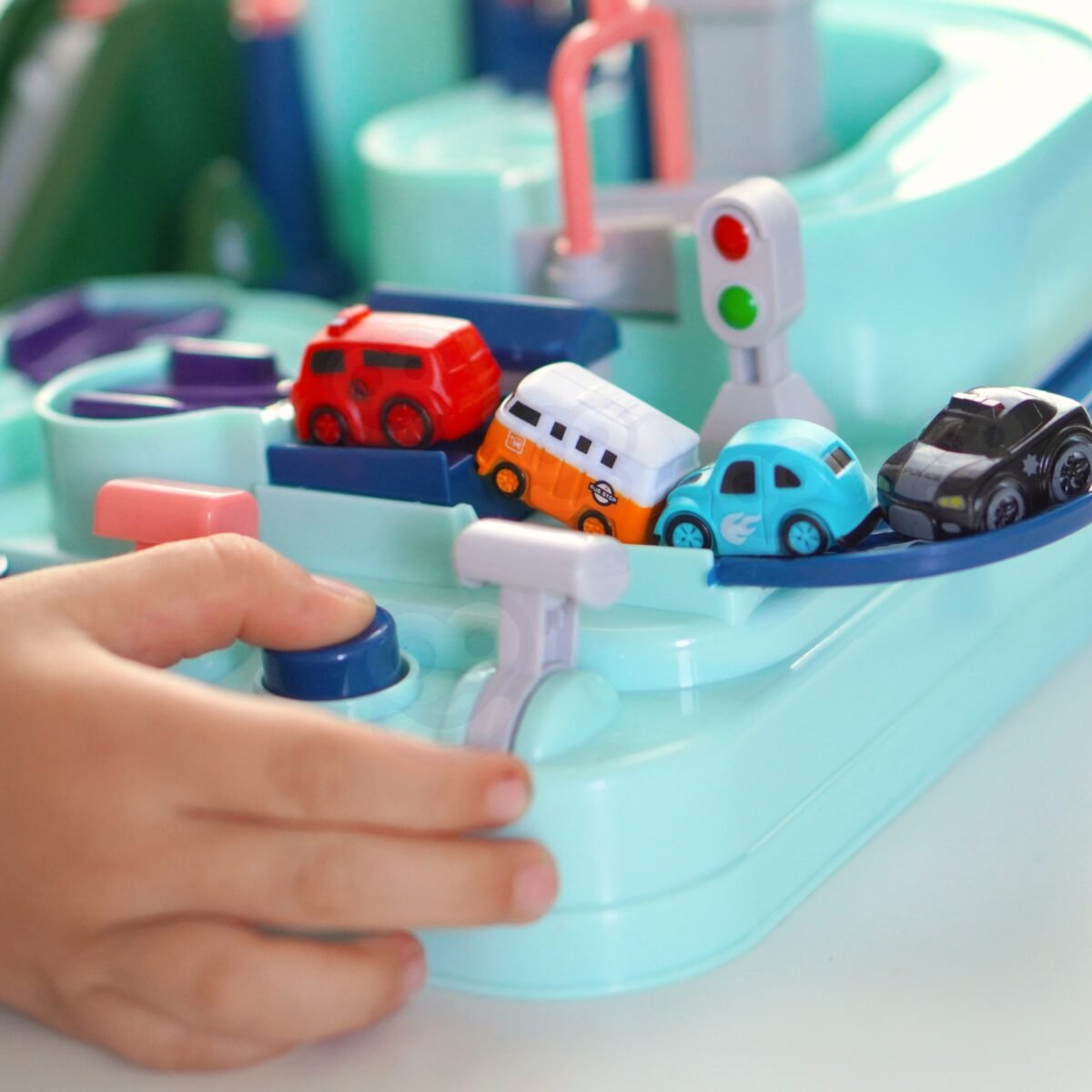 Interaktyvi automobilių kliūčių trasa su 4 mašinėlėmis – Paveikslėlis 3