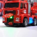 Interaktyvus gaisrinis automobilis su ištraukiamomis kopėčiomis ir vandens patranka